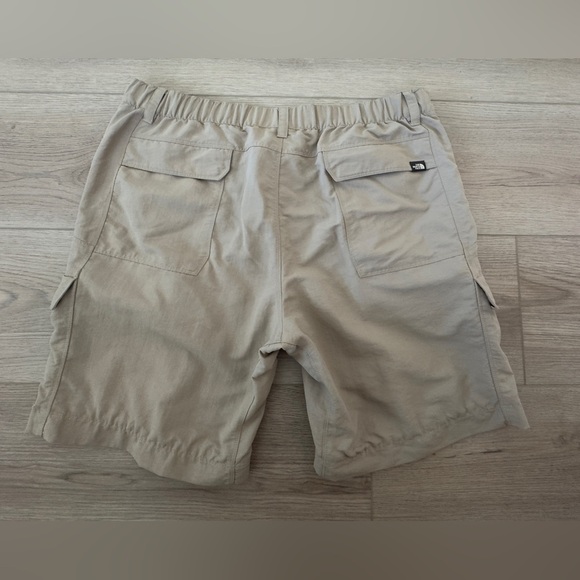 The North Face Tan Cargo Shorts for Versatile Outdoor Adventures - Picture 1 of 8